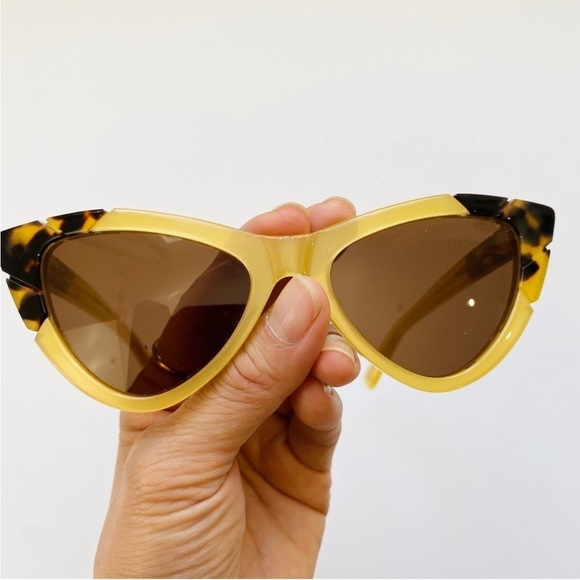 Pared piccolo and grande sharp cat eye Sunglasses